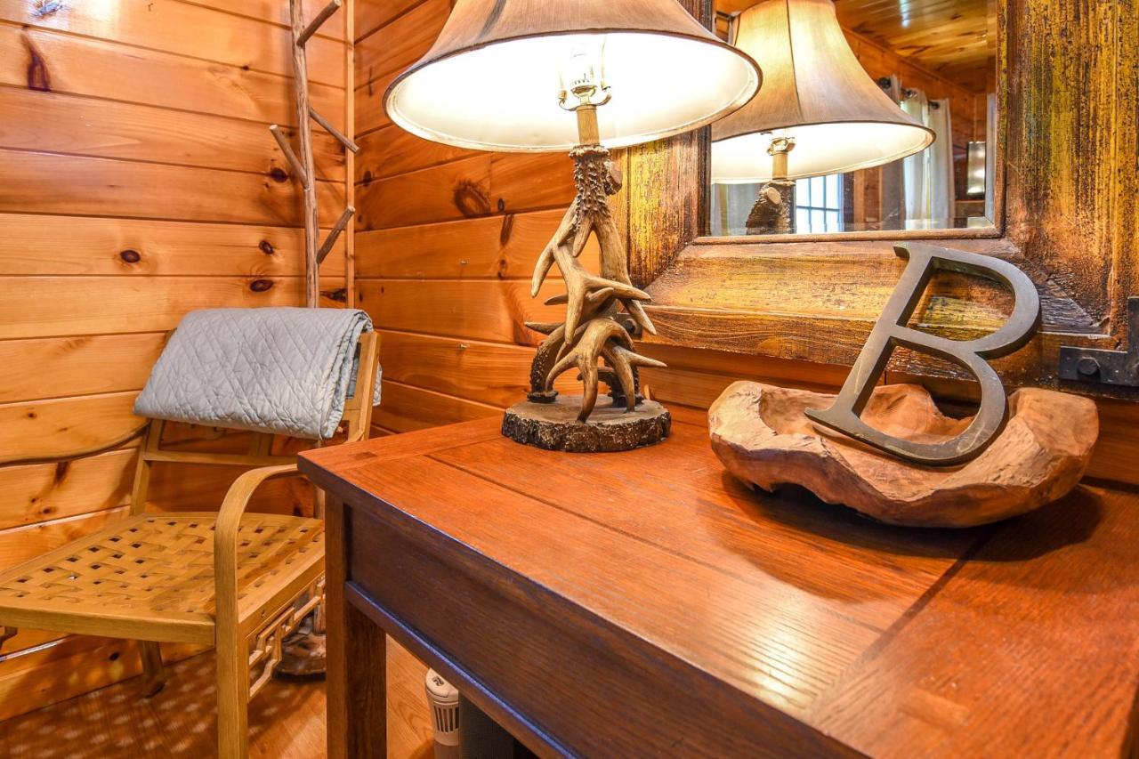 Permanent Vacation-Private Honeymoon Cabin With Hot Tub Sevierville Kültér fotó