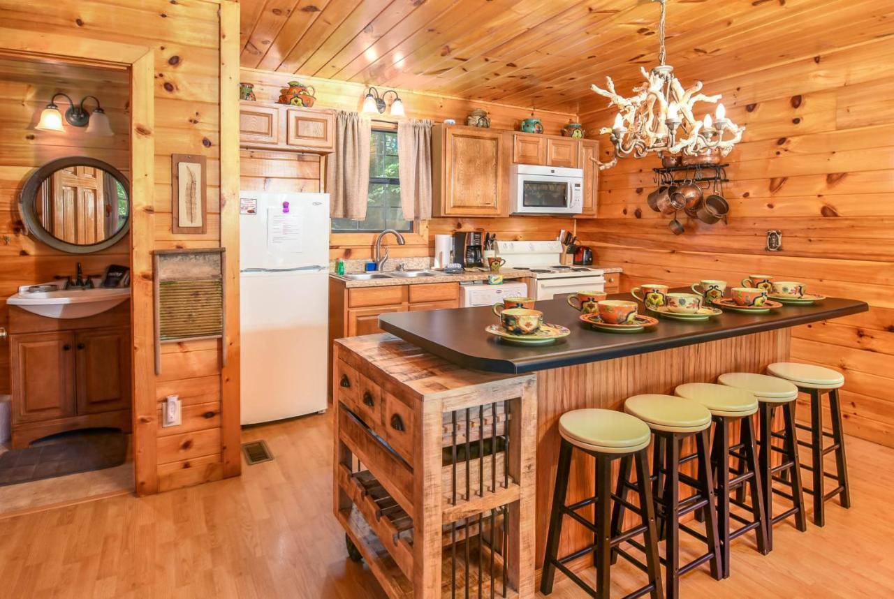 Permanent Vacation-Private Honeymoon Cabin With Hot Tub Sevierville Kültér fotó