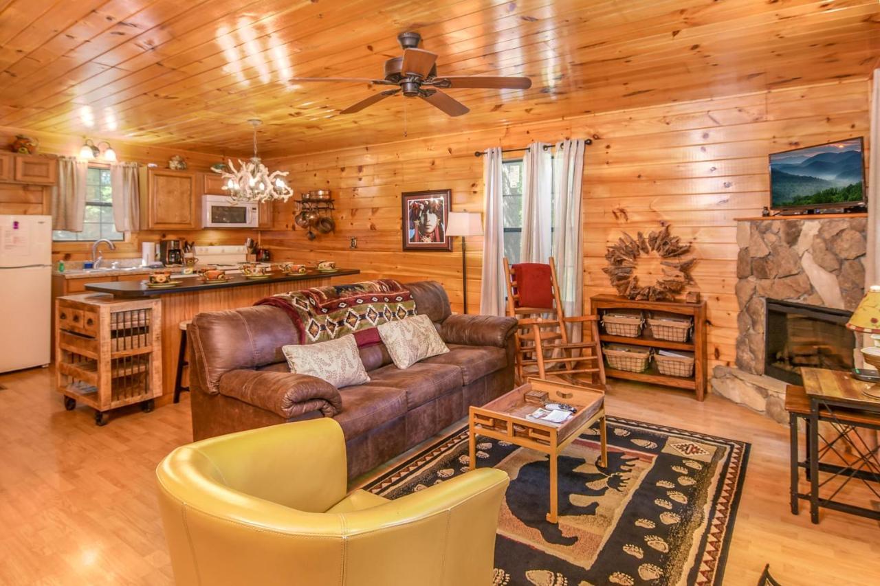 Permanent Vacation-Private Honeymoon Cabin With Hot Tub Sevierville Kültér fotó